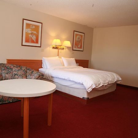 Widus Inn Swift Current Kültér fotó