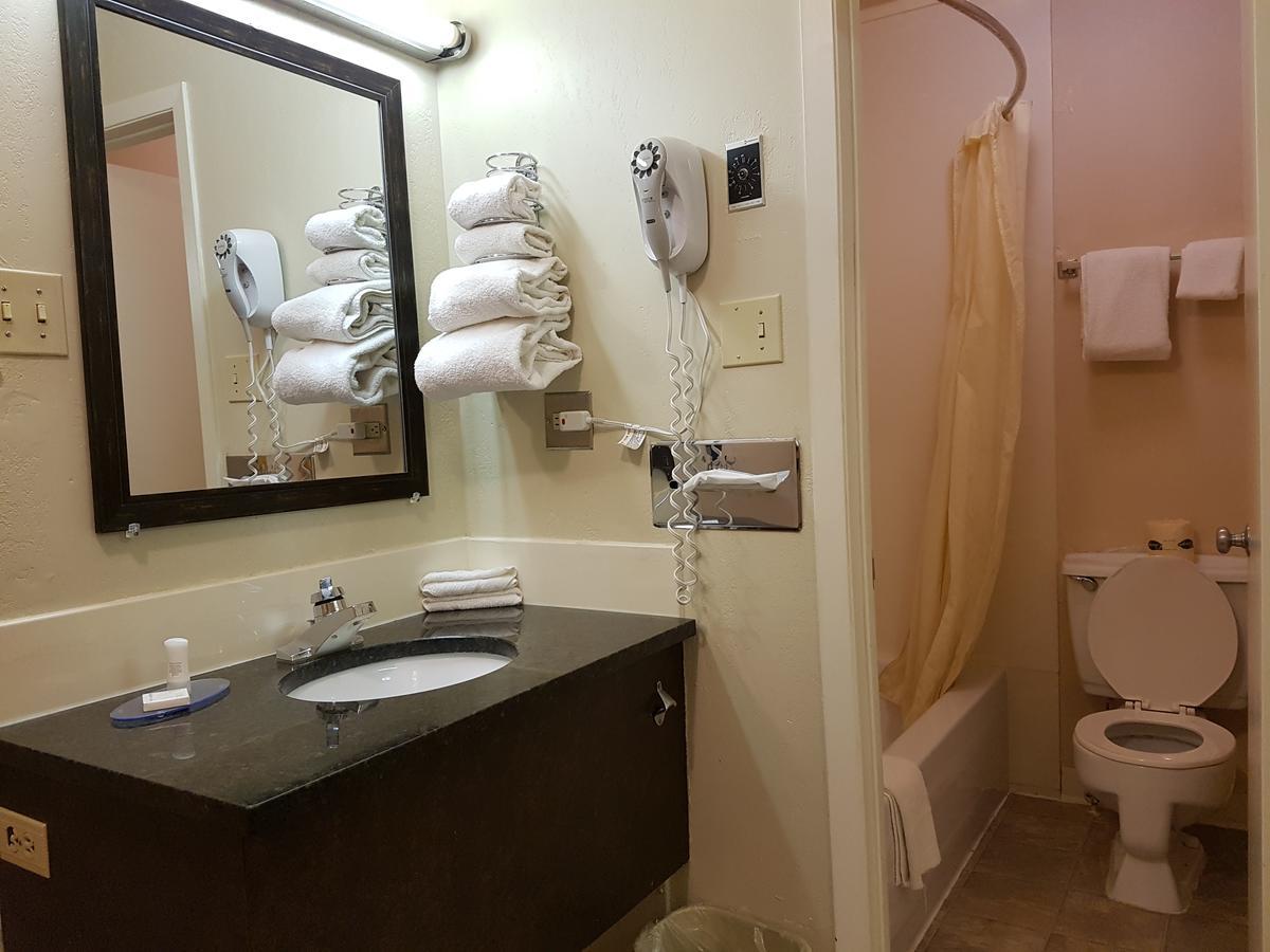 Widus Inn Swift Current Kültér fotó