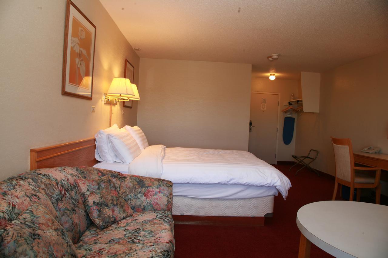 Widus Inn Swift Current Kültér fotó